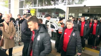 teknik direktor - Beşiktaş kafilesine taraftarlardan coşkulu karşılama - ANTALYA  Videosu