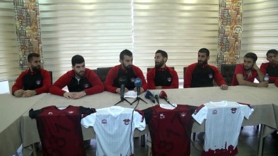 basin toplantisi - Gaziantepsporlu futbolculardan 'devam' kararı - GAZİANTEP Videosu