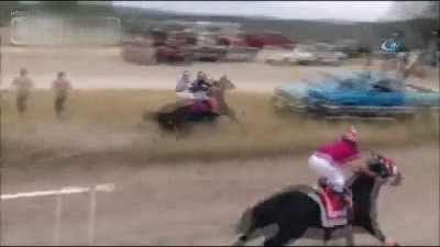 at yarisi -  - Meksika’da Yarış Atı Araca Çarptı
- Atın Üzerinden Uçan Jokey Ağır Yaralandı Videosu