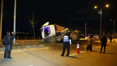 direksiyon - Pancar yüklü tır devrildi - KARAMAN  Videosu