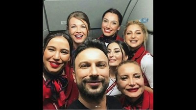 sosyal medya -  Tarkan'a uçakta yolculardan ve hosteslerden yoğun ilgi  Videosu