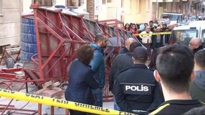 sekte -  İzmir’de iskele devrildi: 1 ölü, 1 yaralı Videosu