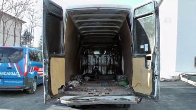 kacak gocmen - 15 kişilik minibüste 59 kaçak göçmen yakalandı (2) - ERZİNCAN  Videosu