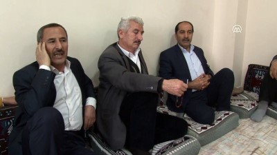 edebiyat - Dengbejler Mehmetçik'e destek için Kürtçe türkü seslendirdi - MUŞ  Videosu