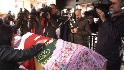 cenaze namazi -  Çocuklarını emzikleriyle uğurladı... Babaları tarafından öldürülen Elif Mina ile Miray Hira son yolcuğuna uğurlandı  Videosu