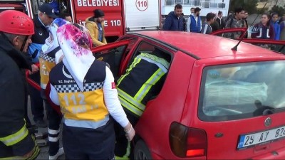 koprulu -  Kaza yapan kızının başından ayrılmadı Videosu