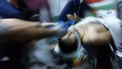 bicakli saldiri -  Sokak ortasında bıçaklanan genç ağır yaralandı Videosu