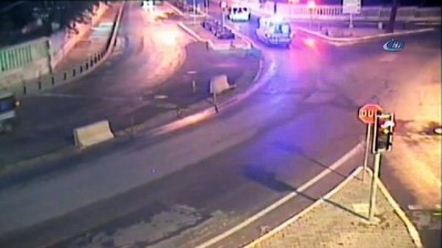mobese kamerasi -  Sürücünün beton bariyere çarptığı feci kaza kamerada  Videosu
