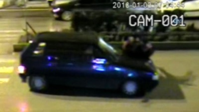 calisan kadin -  Yaya geçidinden yolun karşısına geçmeye çalışan kadına otomobil böyle çarptı  Videosu