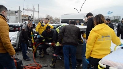 yarali kadin -  Zincirleme trafik kazası: 5 yaralı Videosu