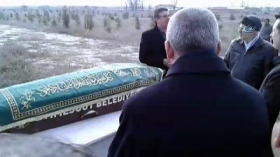 kanser tedavisi -  Alişan Kapaklıkaya kızının cenazesinde duygulandırdı Videosu