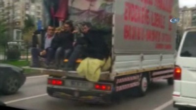 tehlikeli yolculuk -  Kamyon arkasında tehlikeli yolculuk kamerada  Videosu