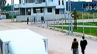 katil zanlisi -  Küfür eden arkadaşını öldüren zanlı adliyeye sevk edildi  Videosu