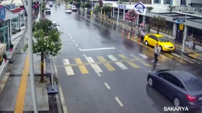 kural ihlali -  Sakarya’daki kazalar mobese kamerasına yansıdı  Videosu