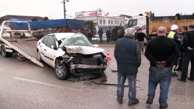 polis araci - Sivil polis aracı kamyona çarptı - DÜZCE Videosu