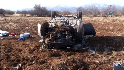 ucan otomobil -  Otomobil tarlaya uçtu:2 yaralı  Videosu