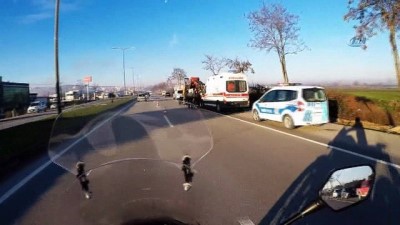 motosiklet surucusu -  Park halindeki kamyona çarpan motosiklet sürücüsü öldü  Videosu