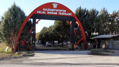 tezahur - Gaziantepspor'da kadro dışı bırakılan futbolculara destek - GAZİANTEP Videosu