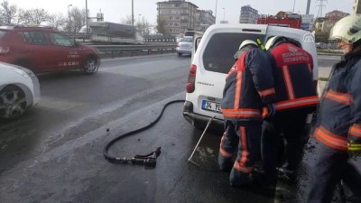 ticari arac - Avcılar'da seyir halindeki araçta yangın - İSTANBUL  Videosu