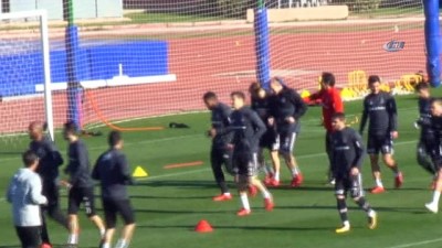 rektor - Beşiktaş iki eksikle çalıştı  Videosu