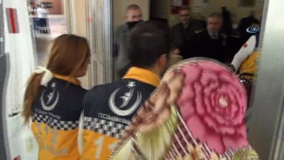 bebek -  Otomobil kucağında bebeği olan anneye çarptı  Videosu