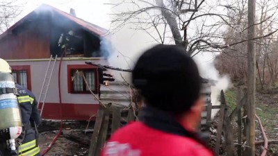 saglik gorevlisi - Yangından korkan çocuğu sağlık görevlisi sakinleştirdi - BOLU Videosu