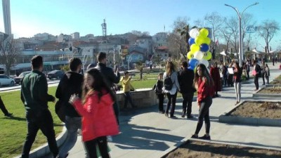 kiz arkadas -  İlginç evlenme teklifi, vatandaştan alkış topladı  Videosu