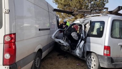 trafik kazasi - Kamyonet ile hafif ticari araç çarpıştı: 4 yaralı - ERZİNCAN  Videosu