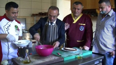 kalamar -  Türk mutfağını tanıtmak için yola çıkan kaymakamlar yemek pişirmeye devam ediyor  Videosu
