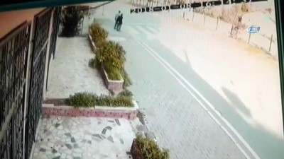 carpma ani -  Yaya geçidinde çarptığı yaşlı adam metrelerce uzağa böyle savruldu  Videosu