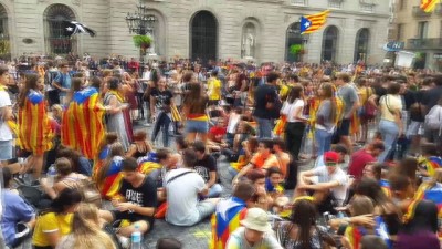 ozgurluk -  - Barselona’da Katalonya Referandumunun Yıldönümünde Gösteri Videosu
