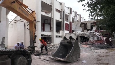 Kamil Ocak Stadı'nın yıkımına başlandı - GAZİANTEP 