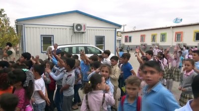 okul kiyafeti -  Suriyeli çocuklara çanta ile kırtasiye malzemesi dağıtıldı  Videosu