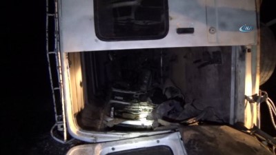  Midyat'ta yolcu minibüsü ile hafif ticari araç çarpıştı: 14 yaralı