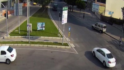 mobese goruntusu -  Otomobilin altında kalmaktan böyle kurtuldu Videosu