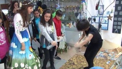  Mucit öğrencilerden kutu toplayan robot 