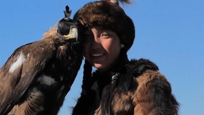 : Kazakların kartallarla avlanma geleneği Moğolistan'daki festivalde yaşatılıyor