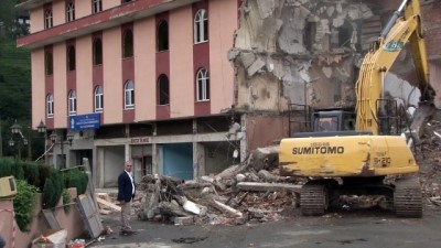  Yaşayan İnsan Hazinesi Osman Efendioğlu'nun ismi verilen kütüphane de 4 katlı bina ile yıkıldı 