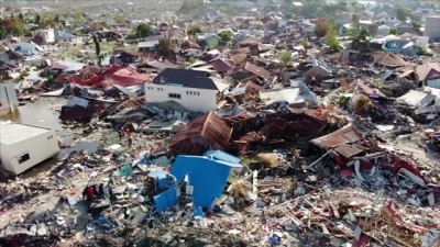 tsunami felaketi -  - 2 Binden Fazla Kişinin Öldüğü Depremden Geriye Enkaz Kaldı  Videosu
