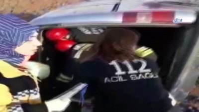 sivil polis -  Aksaray’da polis aracı otomobille çarpıştı: 4’ü polis 5 yaralı  Videosu