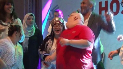 isaret dili -  İşaret diliyle Çanakkale Türküsü söyleyen down sendromlu gençlere Yavuz Bingöl eşlik etti  Videosu