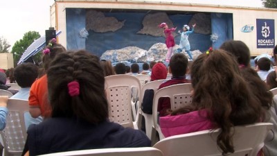 tir dorsesi -  Tır dorsesinde kurulan sahne, köy çocuklarını tiyatro ile buluşturuyor  Videosu