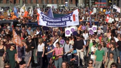 din ozgurlugu -  - Berlin'de ırkçılık karşıtı protesto
- Almanya halkı 'ırkçılığa hayır' dedi Videosu