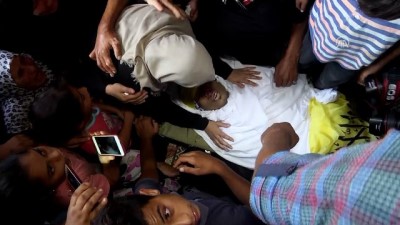 Gazze şehitlerini uğurluyor - GAZZE 