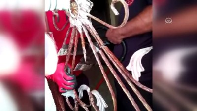 korkuluk - Eli korkuluğa saplanan çocuk kurtarıldı - ŞANLIURFA  Videosu