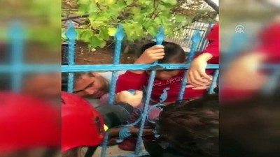 demir parmaklik - Koluna demir parmaklık saplanan çocuk kurtarıldı - AKSARAY  Videosu