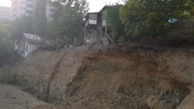 temel kazisi - Temel kazısı sonrası iki katlı evde yıkılma tehlikesi Videosu