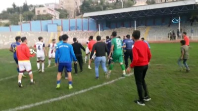 biber gazi - Mardin 1. Amatör Ligi maçında kavga  Videosu
