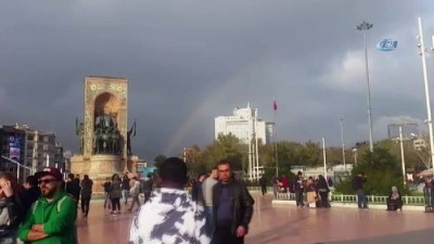  Taksim'de oluşan gökkuşağı kendine hayran bıraktı