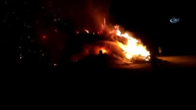 patlama sesi -  Erzurum’da alev alan ot yüklü kamyondan patlama sesi yükseldi  Videosu